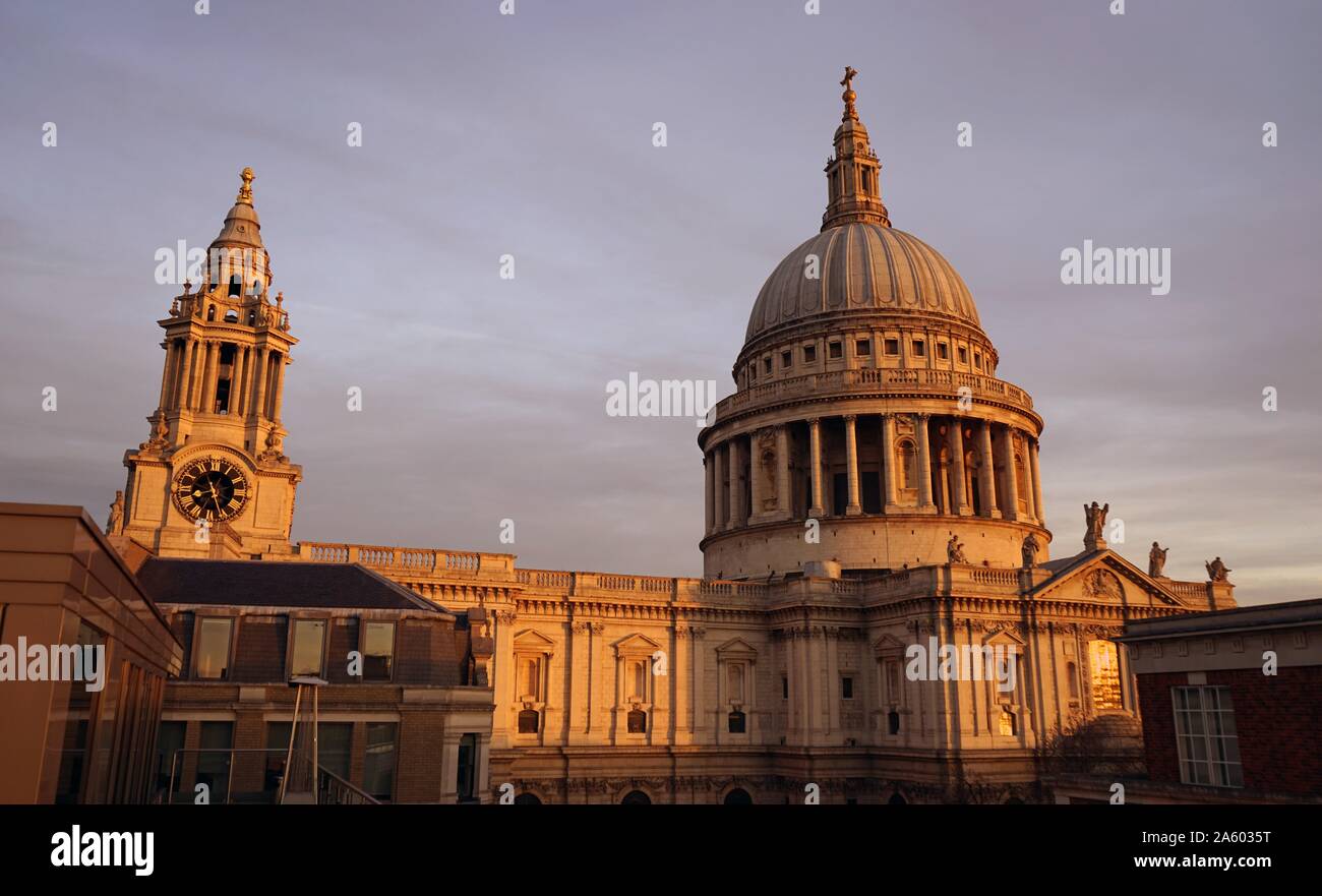 Blick auf St. Pauls Cathedral englischen Architekten Sir Christopher Wren (1632-1723). Datierte 2015 Stockfoto