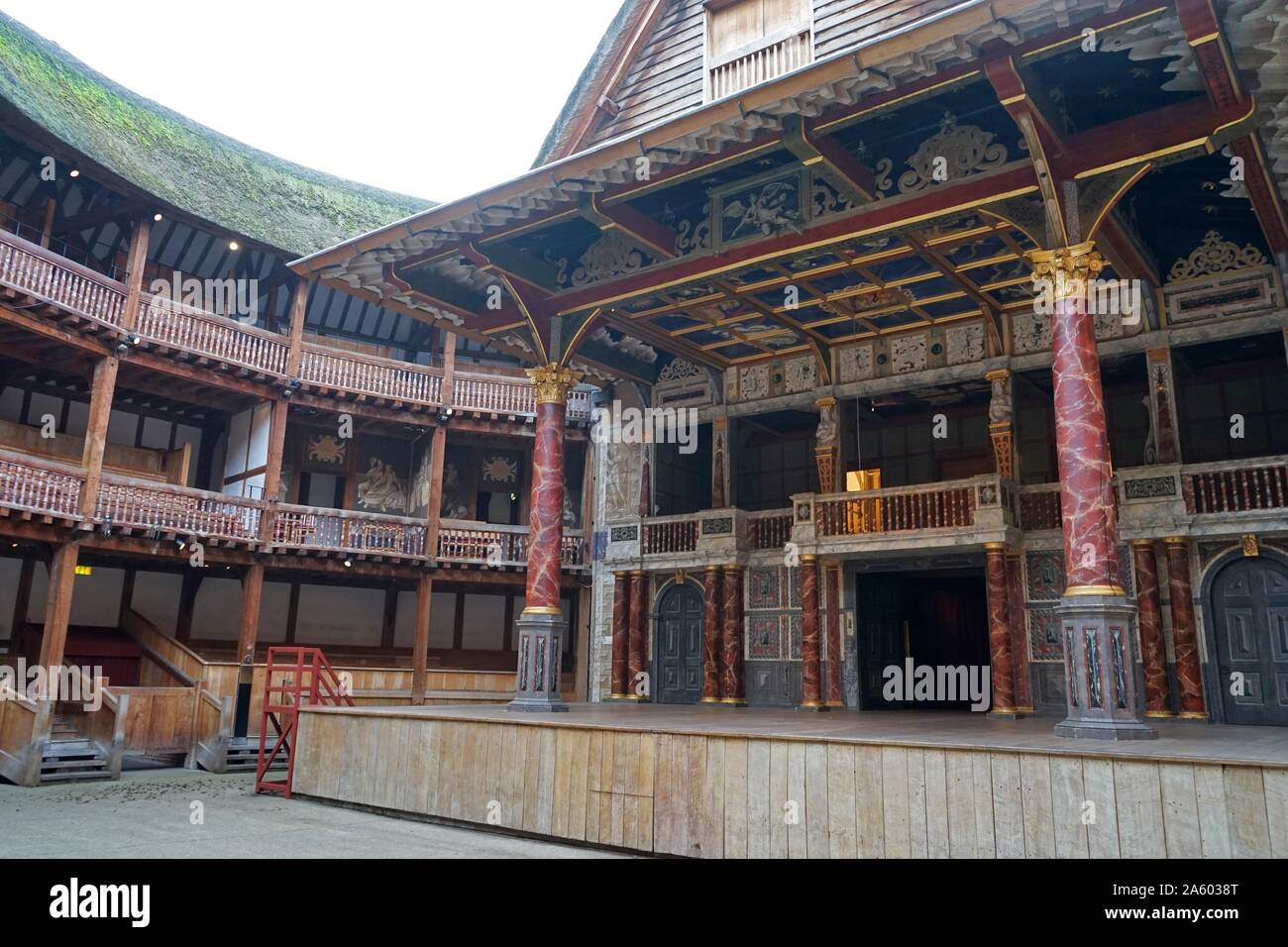 Innere des Globe Theatre London, William Shakespeare zugeordnet. Erbaut im 16. Jahrhundert von Shakespeares spielen Unternehmen, der Lord Chamberlain es Men. London. Datierte 2015 Stockfoto