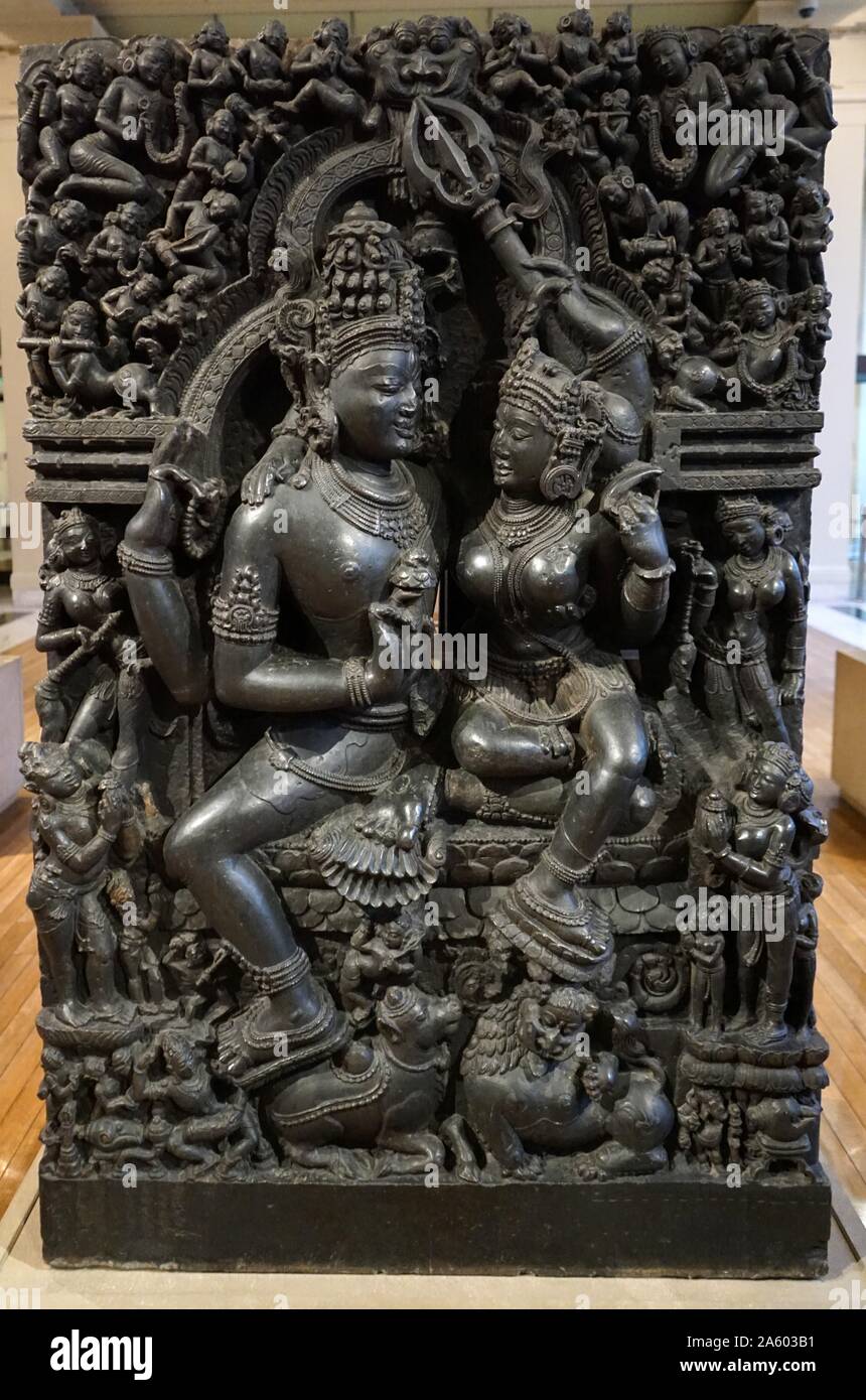 Detail einer Bronzestatue, die Darstellung der Gottheit Shiva und der Göttin Parvati als das ursprüngliche Göttliche Paar sitzt. Vom 12. Jahrhundert Stockfoto