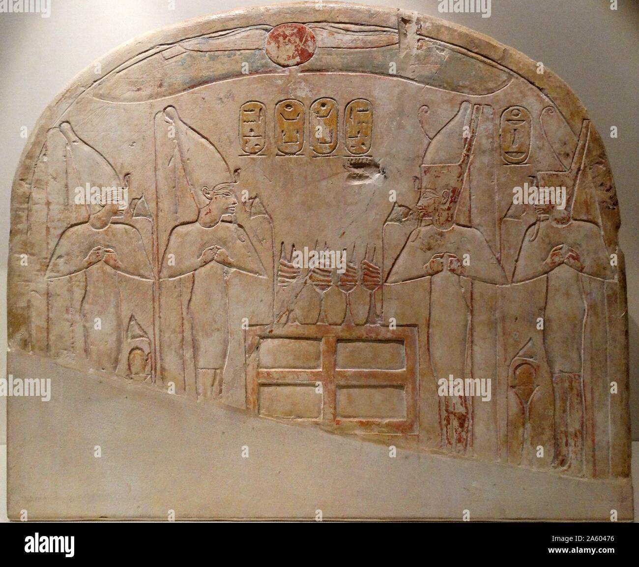 Votiv Stele für vergöttlichte Könige aus der 18. Dynastie in Ägypten. Stockfoto