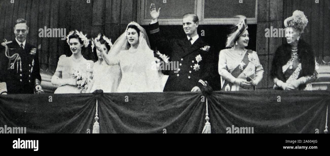 Foto von Queen Elizabeth The Queen Mother (1900-2002) König George VI (1895-1952) mit Prinzessin Elizabeth (1926-), Prinz Philip, Duke of Edinburgh (1921-) und Prinzessin Margaret, auf dem Balkon des Buckingham Palace. Vom 20. Jahrhundert. Stockfoto