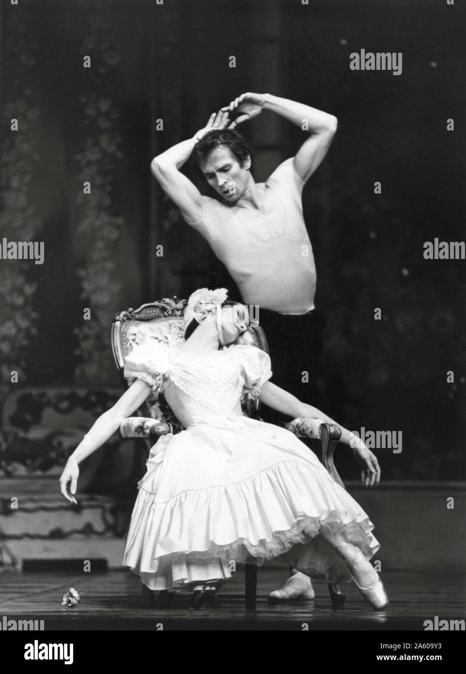 Tänzer Rudolf Nureyev und Dominique Khalfouni, das Ballett "Le Spectre de la Rose" (Der Geist der Rose) im Januar 1982 im Théâtre du Châtelet in Paris. Stockfoto