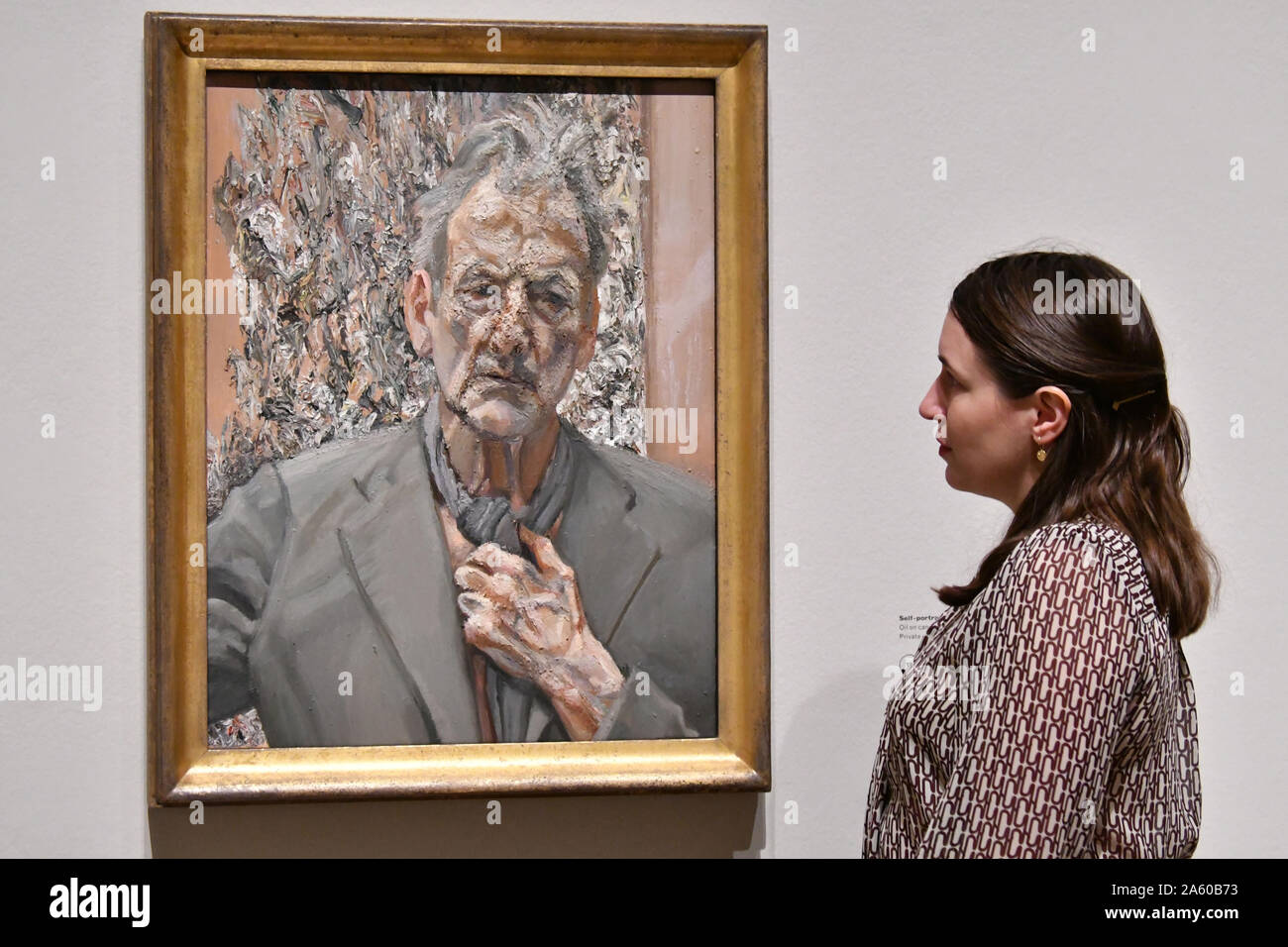 London, Großbritannien. 23 Okt, 2019. Lucian Freud, Selbstporträt, Reflexion, 2002, Lucian Freud, die Selbstporträts, eine neue große Ausstellung mit Schwerpunkt auf den Selbstporträts des britischen Künstlers Lucian Freud, mit mehr als 50 Gemälde, Drucke und Zeichnungen, an der Königlichen Akademie der Künste in London, Großbritannien, 23. Oktober 2019 Credit: Nils Jorgensen/Alamy leben Nachrichten Stockfoto