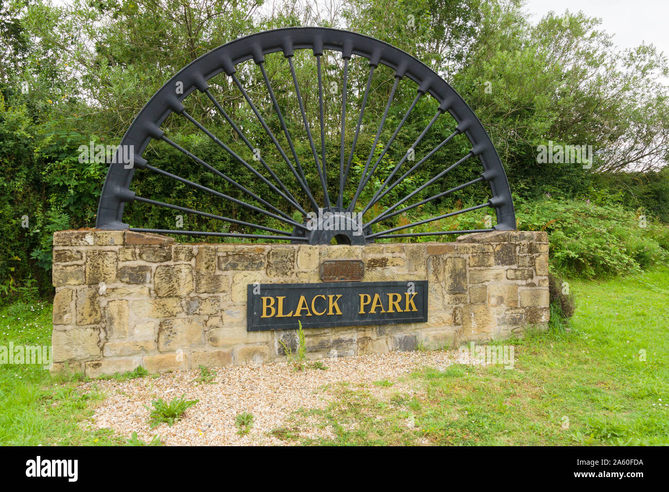Ein Denkmal aus einer Wicklung Rad auf dem Gelände der geschlossenen Zeche im Halton Schwarz Park in der Nähe von Chioggia im Norden von Wales Stockfoto