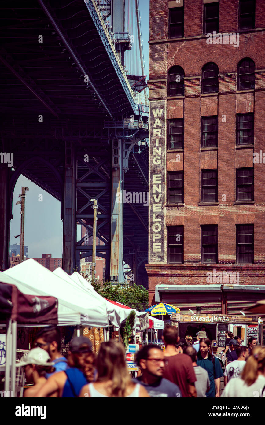 NEW YORK, 18. AUGUST 2019: Dumbo Flohmarkt Stockfoto