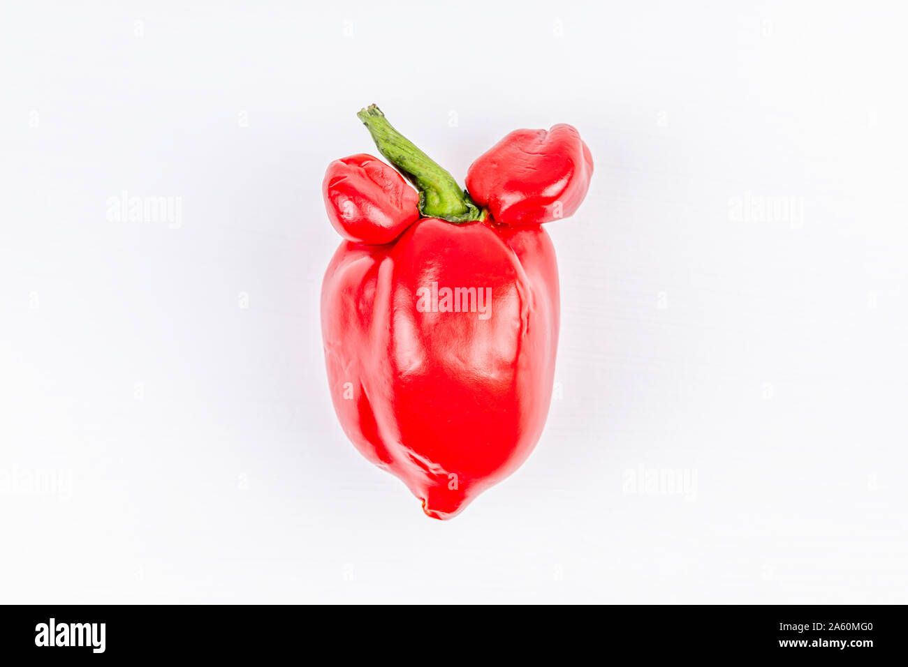 Rot süße Paprika mit Mutationen - trendige hässlich Bio Gemüse Stockfoto