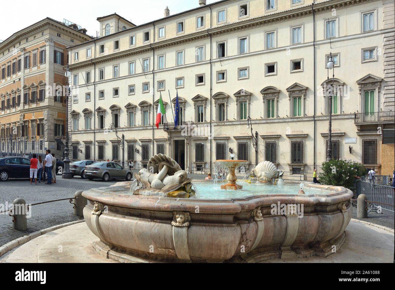 Palazzo Chigi Piazza Colonna in Rom. Residenz der italienischen Premierminister - Italien. Stockfoto