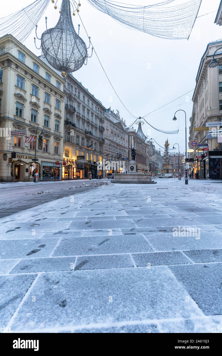 Weihnachtsschmuck im ikonischen Graben Street, berühmt für Shopping, Wien, Österreich, Europa Stockfoto