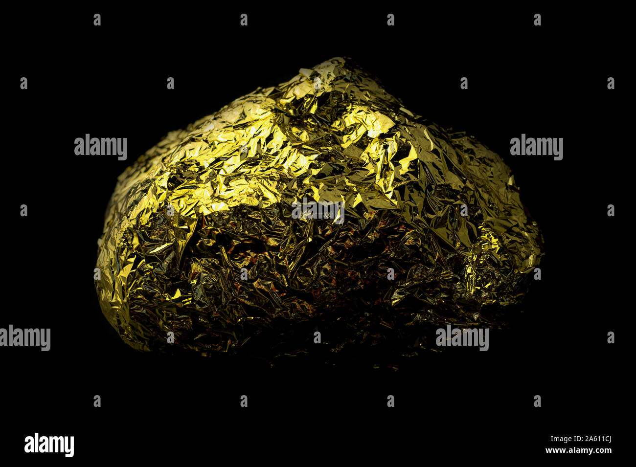 Gold nuggets Töne bei schwarzem Hintergrund Stockfoto