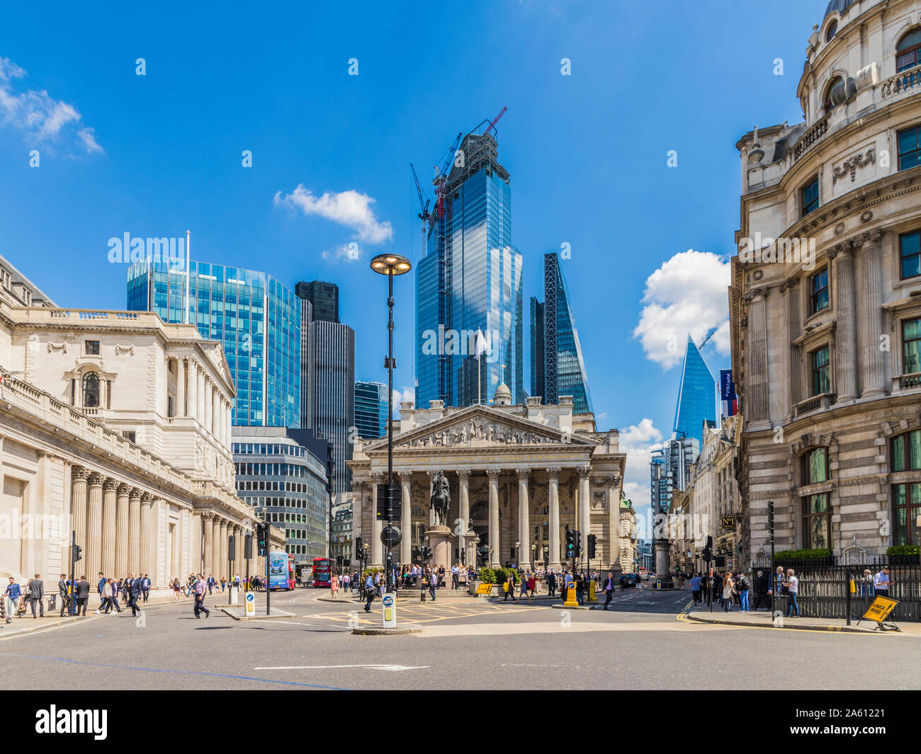 Ansicht der Bank Kreuzung einschließlich der Royal Exchange in der City of London, London, England, Vereinigtes Königreich, Europa Stockfoto