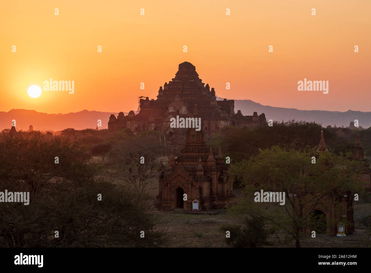 Sonnenuntergang über Stupas in Bagan (Pagan), Myanmar (Burma), Asien Stockfoto