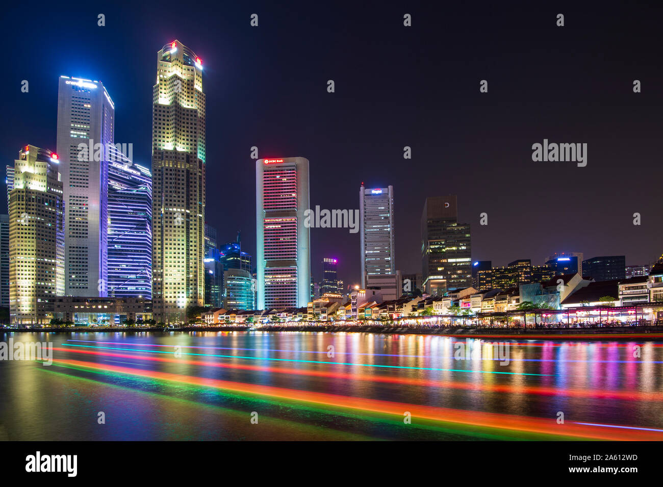 Clarke Quay mit Boot leichte Wanderwege in der Nacht, Singapur, Südostasien, Asien Stockfoto