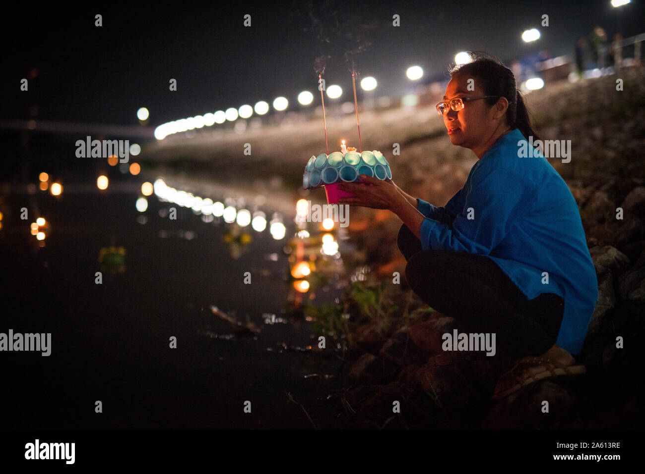 Loi Krathong [a] (Thai: ลอยกระทง, ausgeprägte [lɔ̄ːj krā. tʰōŋ]) ist eine Siam Festival Jährlich im gesamten Königreich Thailand gefeiert. Lampang. Stockfoto