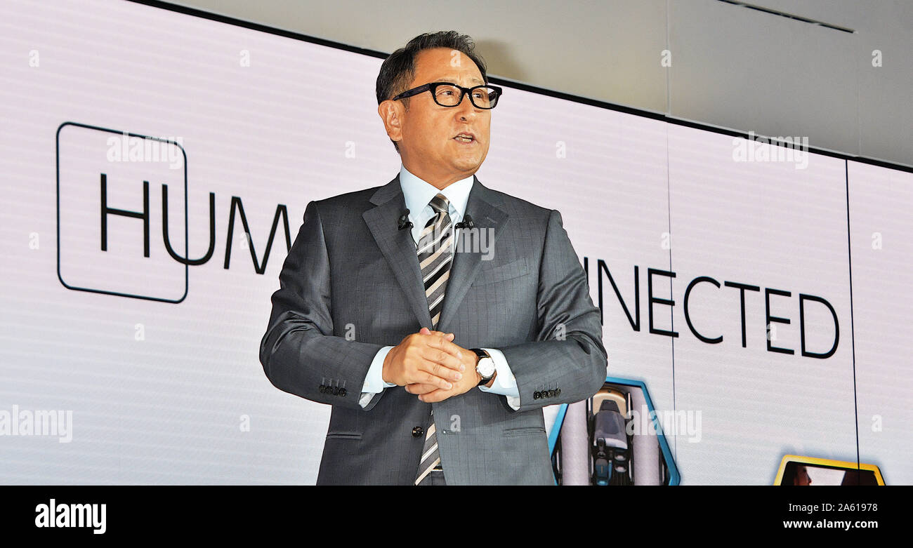 Tokio, Japan. 23 Okt, 2019. Präsident der Toyota Motor Corporation, Akio Toyoda spricht während der Presse coference duirng der 46. Tokyo Motor Show in Tokio, Japan, am Mittwoch, 23. Oktober 2019. Japan Automobile Manufacturers Association Hold'Tokio Motor Show 2019" und "Future Expo" zur gleichen Zeit, mit dem Ziel, für 1 Mio. Besucher. "Future Expo" ist freier Speicherplatz, die einfach durch Kinder und Nicht-Autoliebhaber durch die Zusammenarbeit mit Unternehmen und Organisationen außerhalb der Automobilindustrie, das erfahren werden kann. Foto von Mori Keizo/UPI Quelle: UPI/Alamy Leben Nachrichten Quelle: UPI/Alamy Live Stockfoto