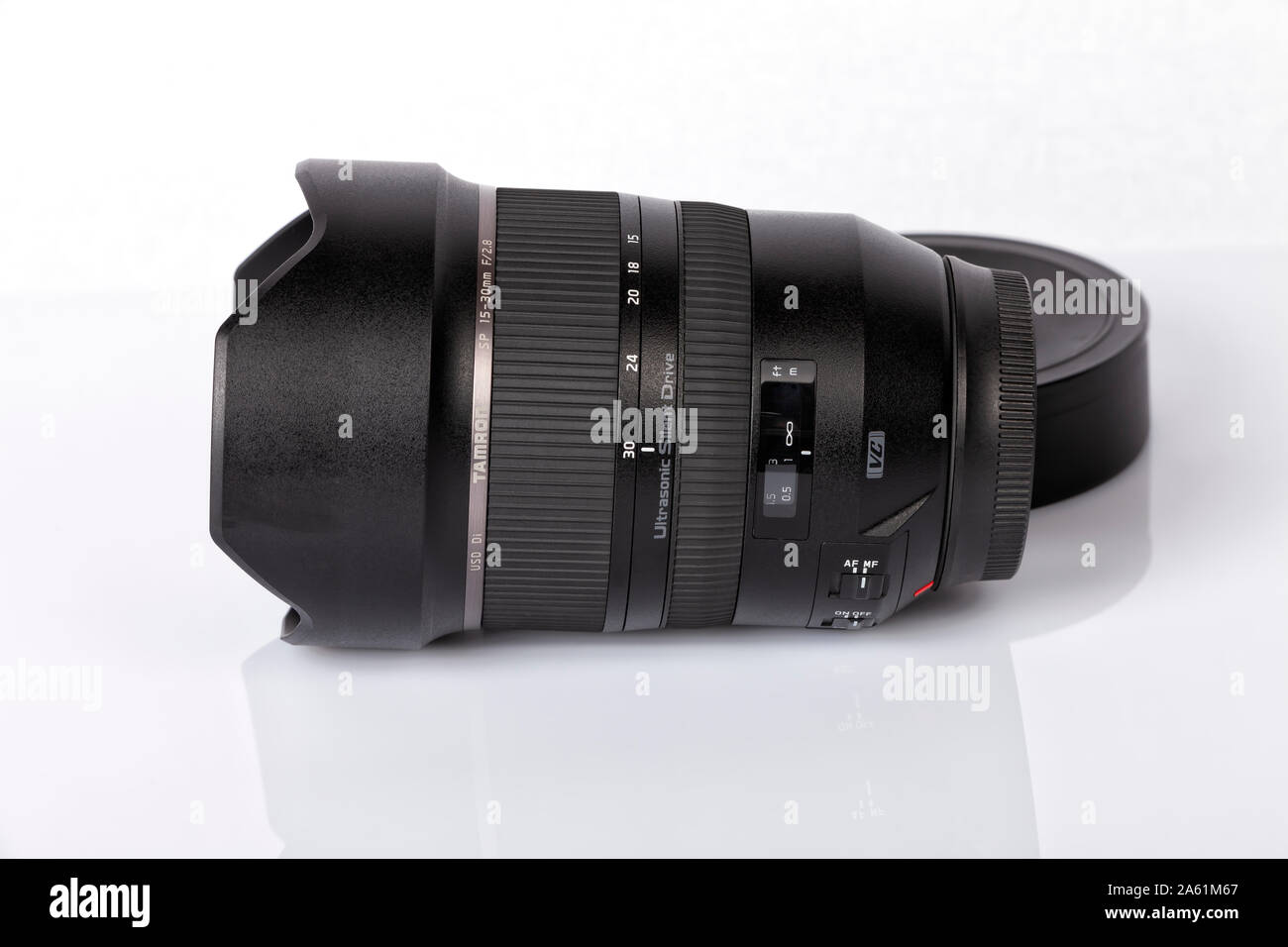 Ultra-weitwinkel objektiv Tamron SP 15-30mm f/2,8 Di VC USD G2. Aus der Professional Serie. Stockfoto