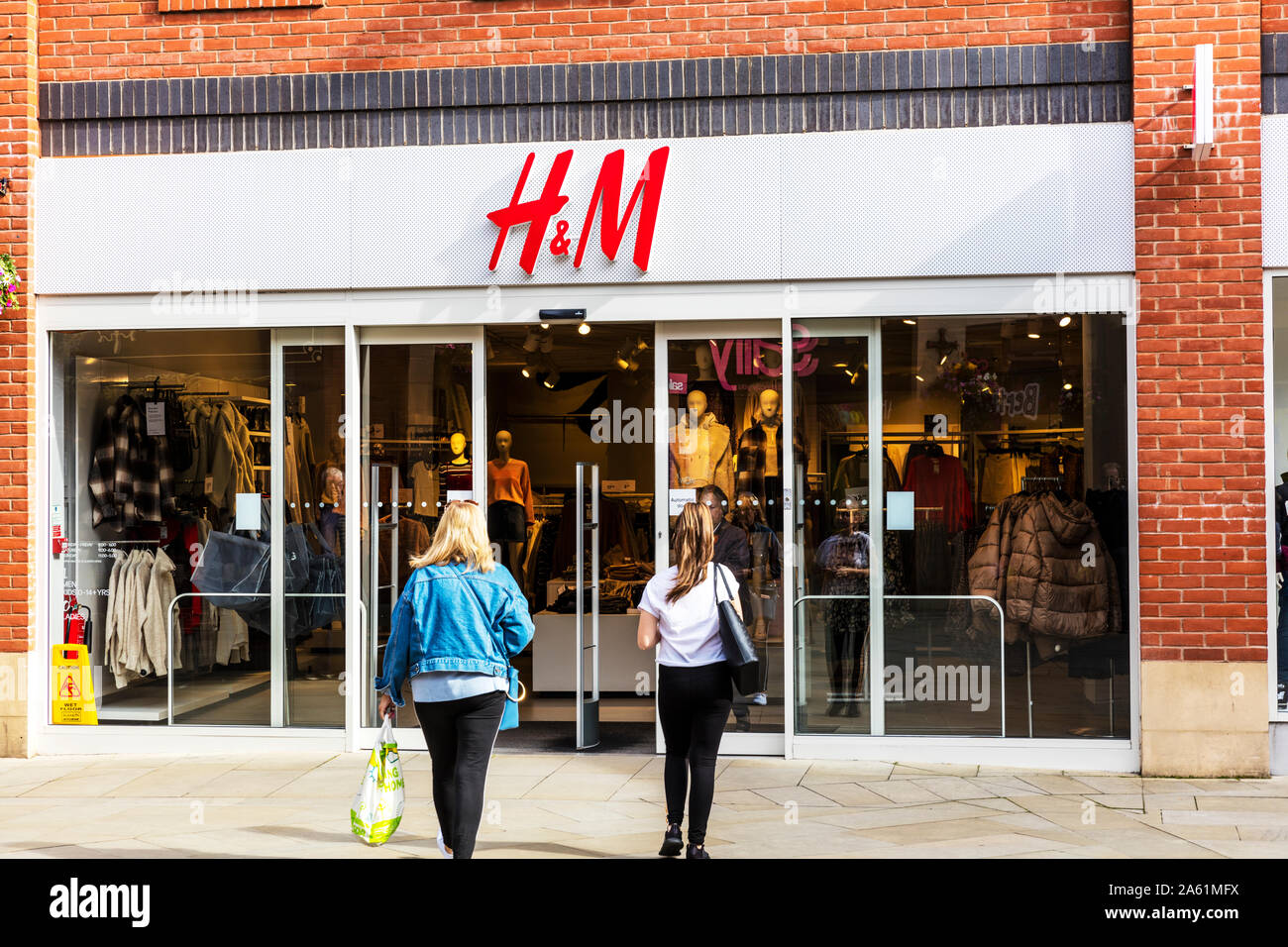H&M Store, Berwick Upon Tweed, Northumberland, Großbritannien, England, H & M, H&M Shop, H&M, H&M, H&M Logo, H&M Logo, Eingang, Store, Shop Stockfoto
