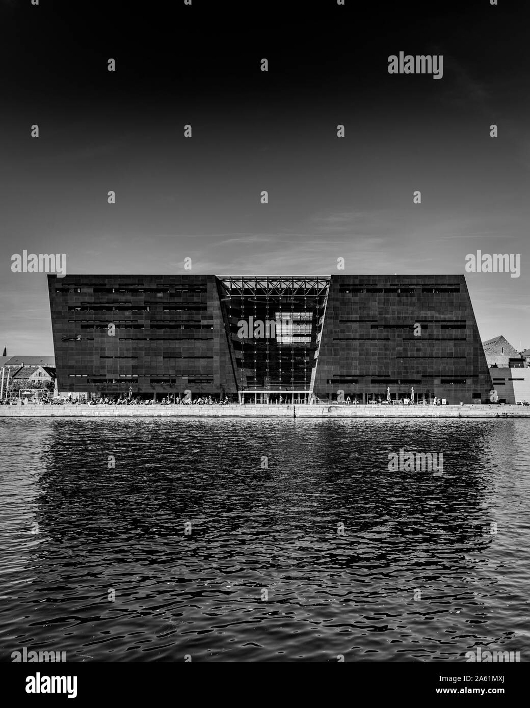 Kopenhagen, Dänemark - 21 September 2019: Der schwarze Diamant in Kopenhagen wurde 1999 fertiggestellt und ist eine Erweiterung der Königlichen Bibliothek. Stockfoto