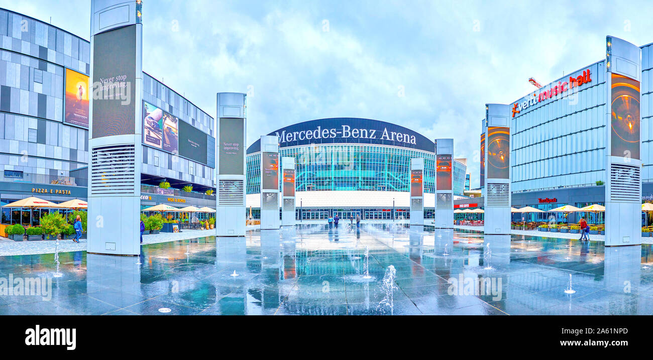 Mercedes Strasse Stockfotos Und Bilder Kaufen Alamy