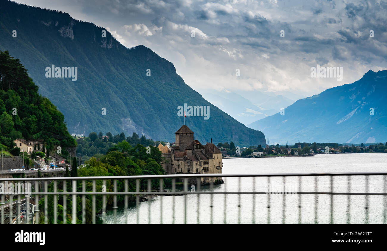 Montreux, Schweiz - August 06,2019: Blick auf das mittelalterliche Schloss Chillon im Kanton Waadt in der Schweiz. Stockfoto