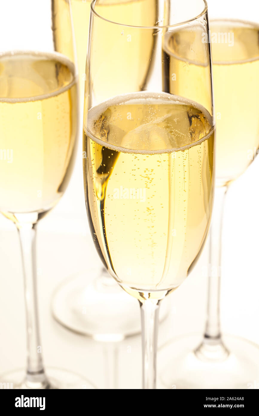 Mehrere champagner Gläser nebeneinander Stockfoto