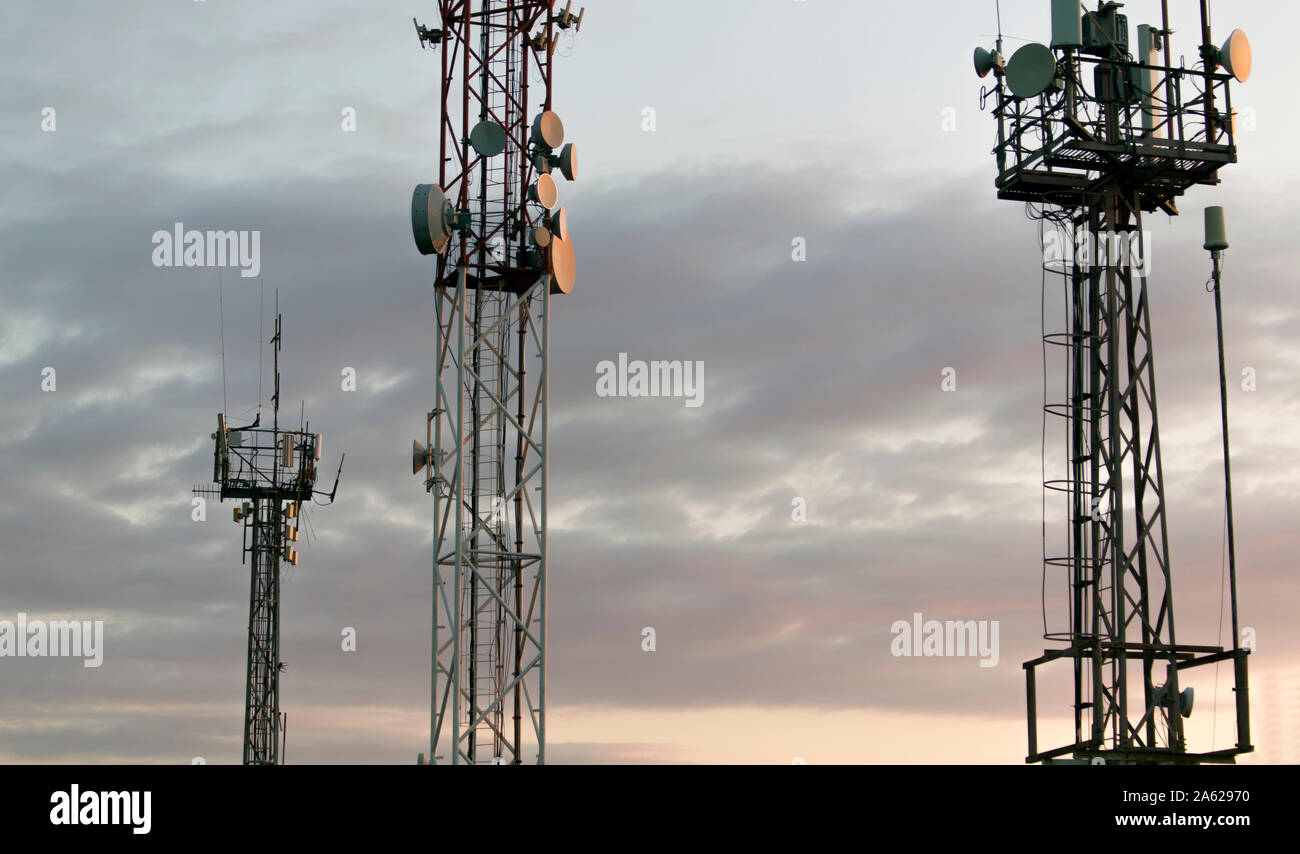 Telekommunikation Turm von 4G und 5G-Mobilfunk. Basisstation oder Base Transceiver Station. Drahtlose Kommunikation Antenne Sender. Telekommunikation Stockfoto