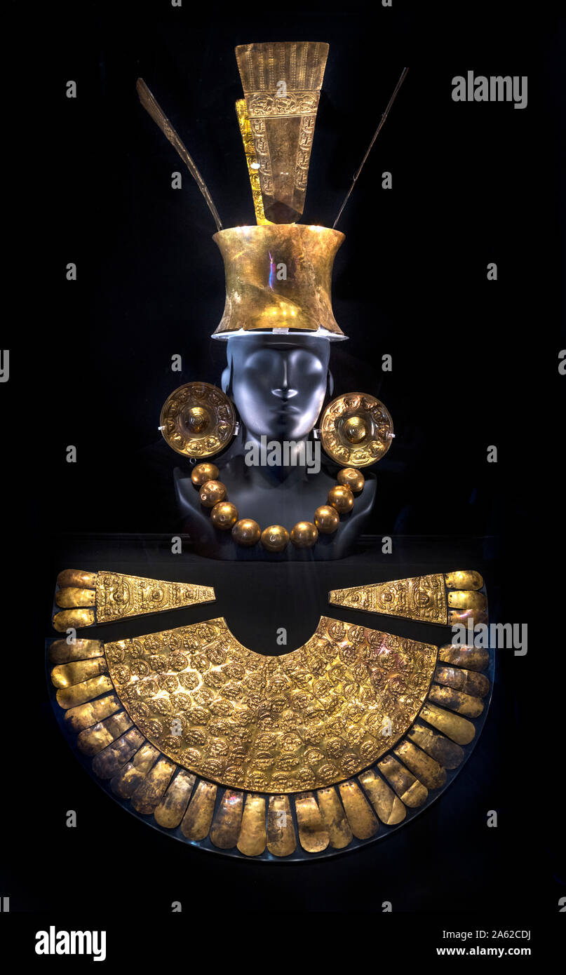 Chimu Gold Grabkunst bietet von der kaiserlichen Epoche, 1300 AD 1532 AD, Larco Herrera Museum, Lima, Peru, Südamerika. Diese grabkunst wurde in einem Grab in Chan Chan, der Hauptstadt des Chimu Reiches gefunden. Stockfoto