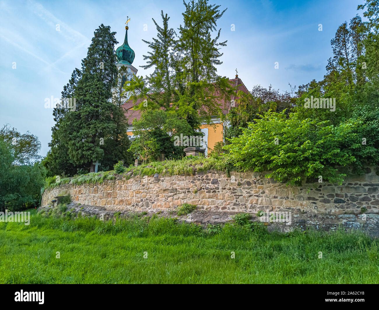 Kirche Maria am Wasser (Maria von der Gewässer) in Hosterwitz, Dresden, Sachsen, Deutschland. Stockfoto