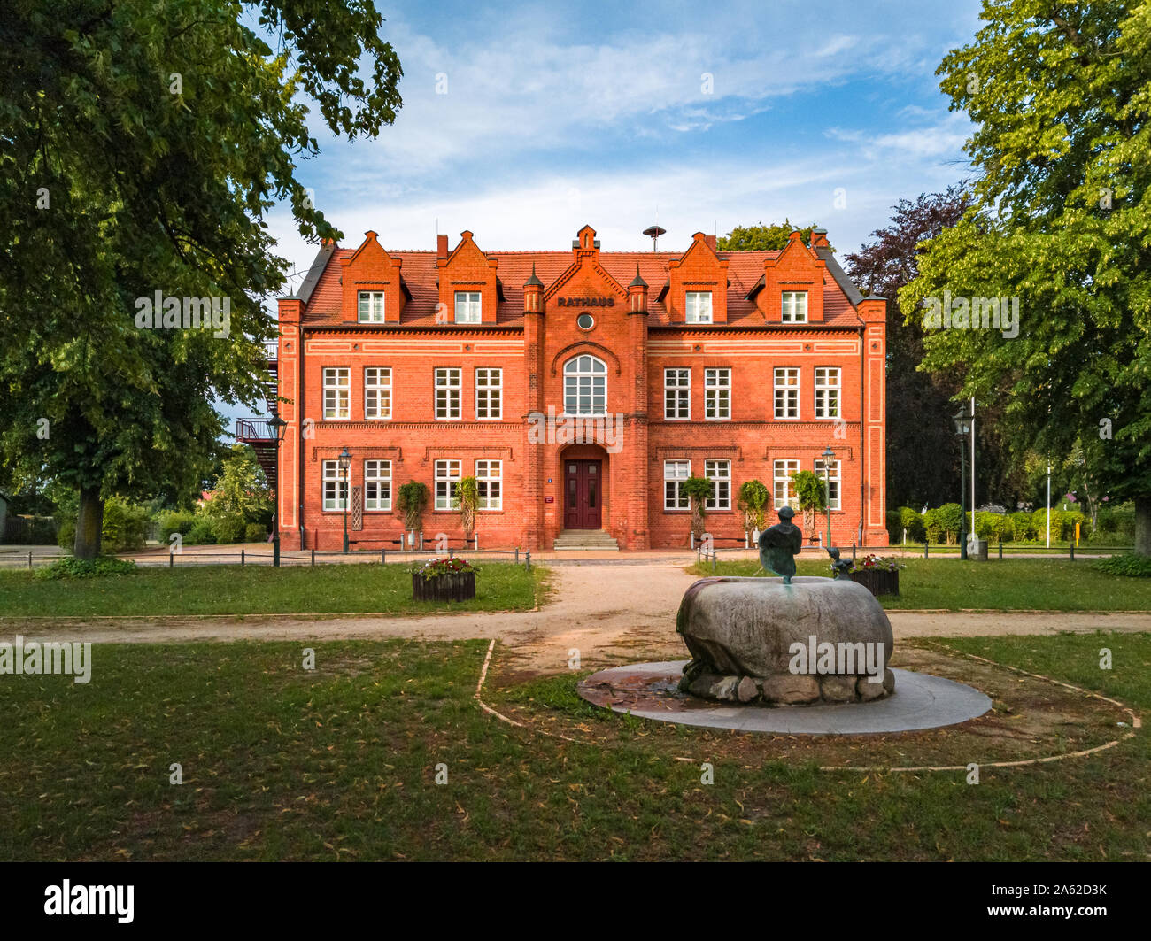 Blick auf das historische Rathaus der Stadt Dargun, Mecklenburg-Vorpommern, Deutschland, Europa. Stockfoto