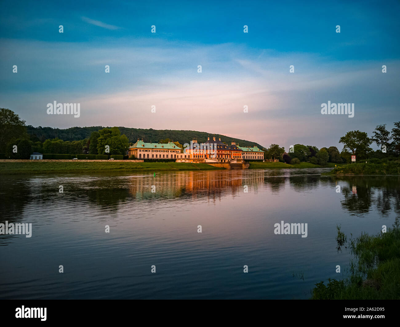 Dresden, Sachsen, Deutschland - 24. Mai 2019: Schloss Pillnitz in das Licht der untergehenden Sonne in Dresden, Sachsen, Deutschland. Stockfoto