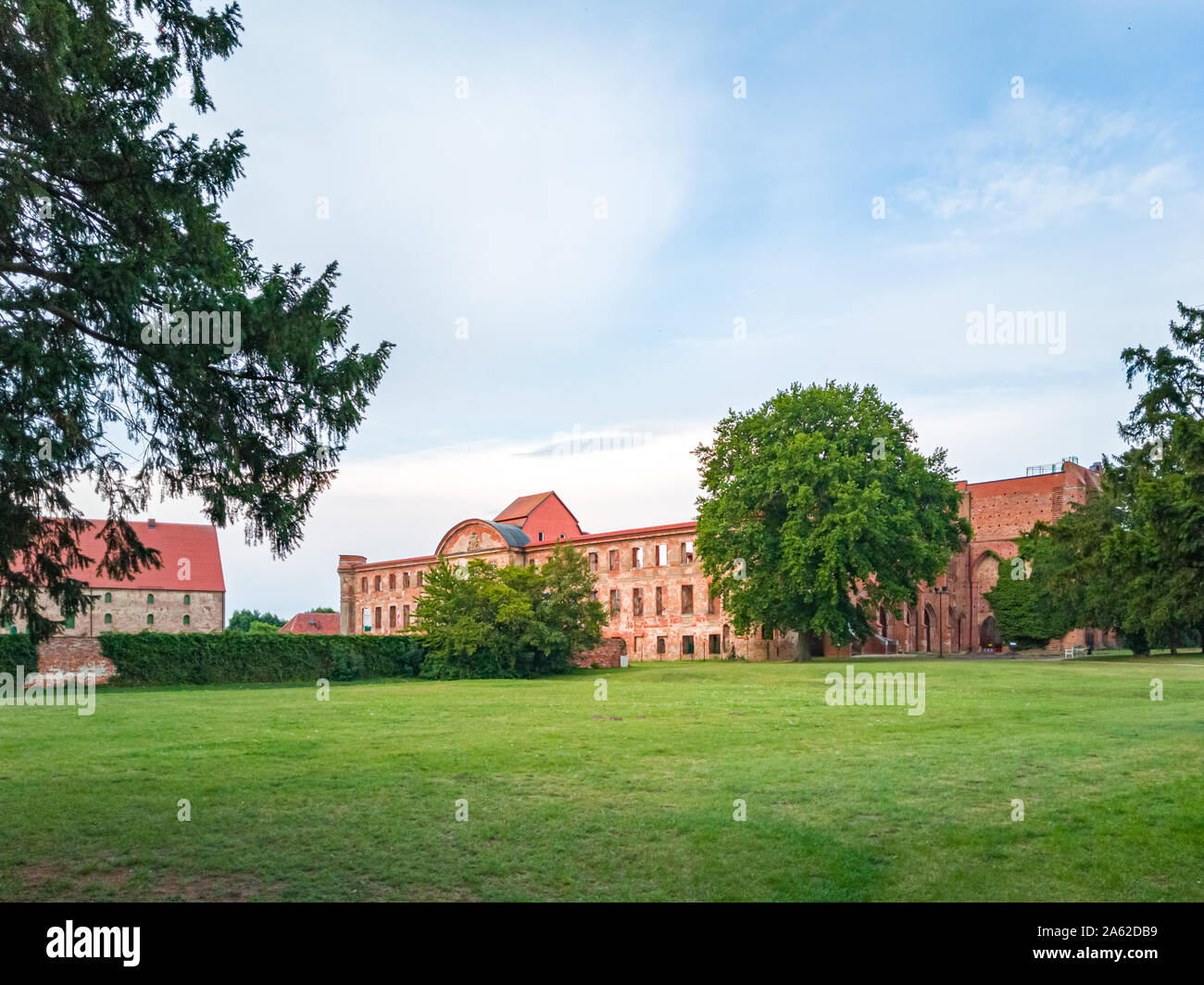 Dargun, Mecklenburg-Vorpommern, Deutschland - 5. August 2019: Eindrücke von der Manor und Kloster Park in Dargun, Mecklenburg-Vorpommern, Deutschland. Stockfoto