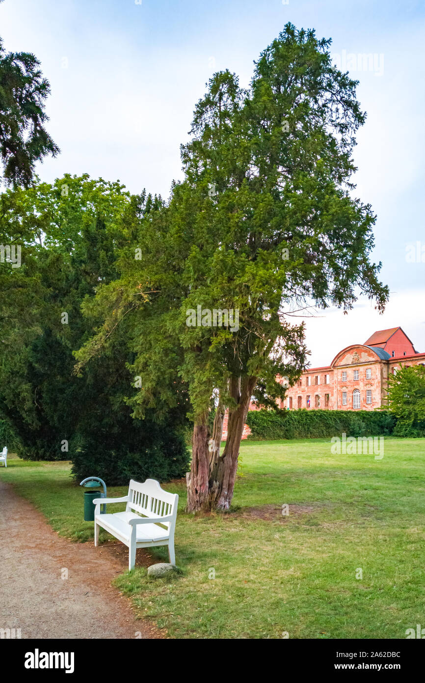 Dargun, Mecklenburg-Vorpommern, Deutschland - 5. August 2019: Eindrücke von der Manor und Kloster Park in Dargun, Mecklenburg-Vorpommern, Deutschland. Stockfoto