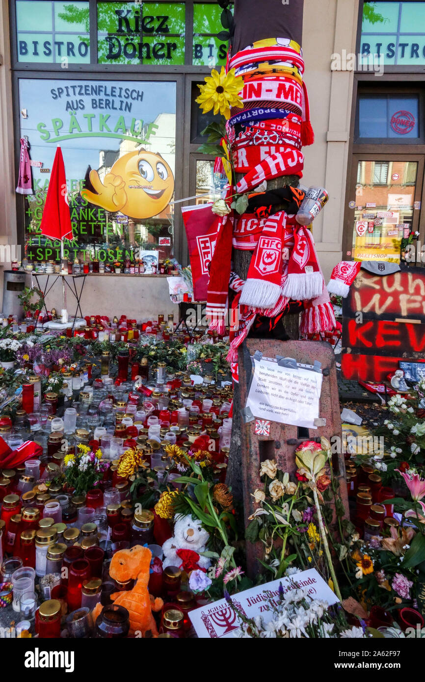 Halle (Saale) Deutschland Angriff Fast food Ort, wo man der Opfer getötet wurde, Kevin S, Blumen Kerzen Speicher Stockfoto