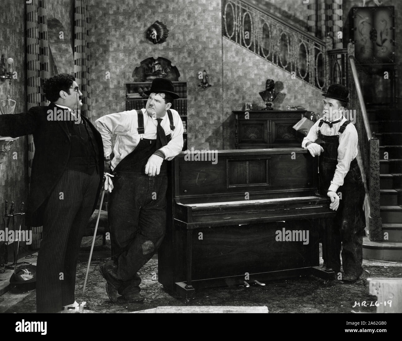 Stan Laurel, Oliver Hardy, "Music Box" (1932) MGM Datei Referenz #33848-963 THA Stockfoto