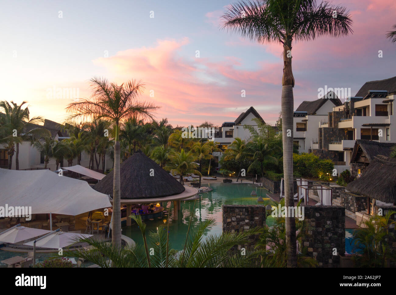 Mauritius Hotel - das Luxushotel Angsana Balaclava bei Dämmerung, Sturmhaube, Nordwestküste Mauritius Stockfoto