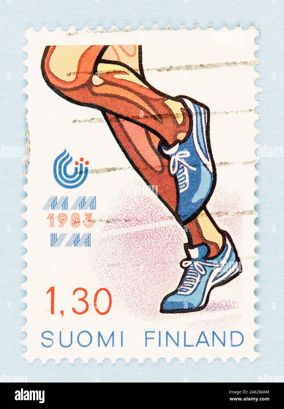 Nahaufnahme von Briefmarke aus Finnland 1983 ausgestellt, mit Fuß und Unterschenkel von Track Runner. Scott Stockfoto