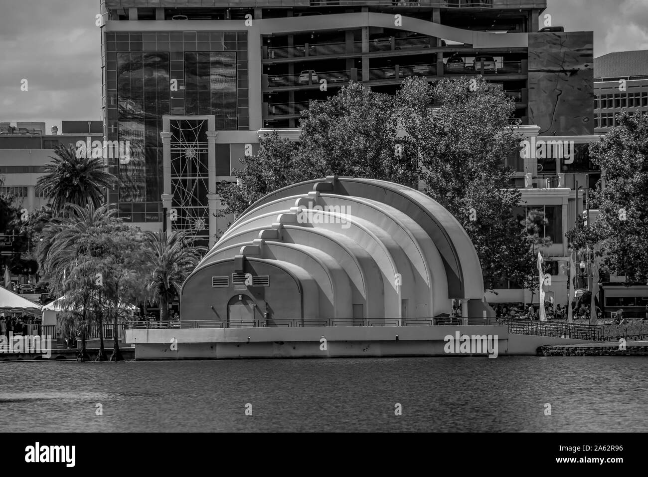 Orlando, Florida. Oktober 12, 2019. Panoramablick von Walt Disney Amphitheater am Lake Eola Park im Downtown Bereich 2 Stockfoto