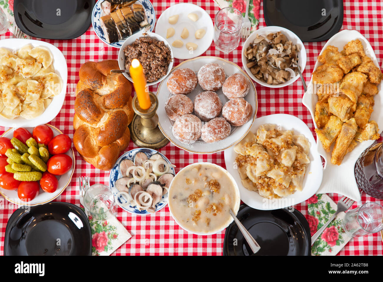 Traditionelle Weihnachten Tabelle in der Ukraine. Zwölf Gerichte: kutya 