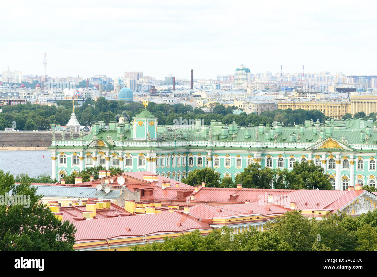 Sankt Petersburg, Russland, August 2019. Panorama Blick auf die Stadt von der Kuppel der St. Isaak Kathedrale. In diesem Bild ist sichtbar der Ermitage Stockfoto