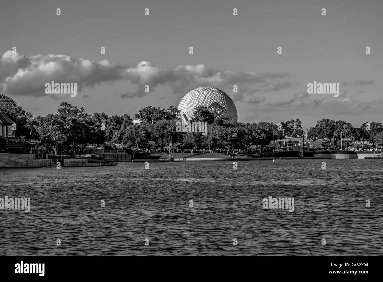 Orlando, Florida. Oktober 10, 2019. Teilweise mit Blick auf die Sphäre Epcot in Walt Disney World (2) Stockfoto