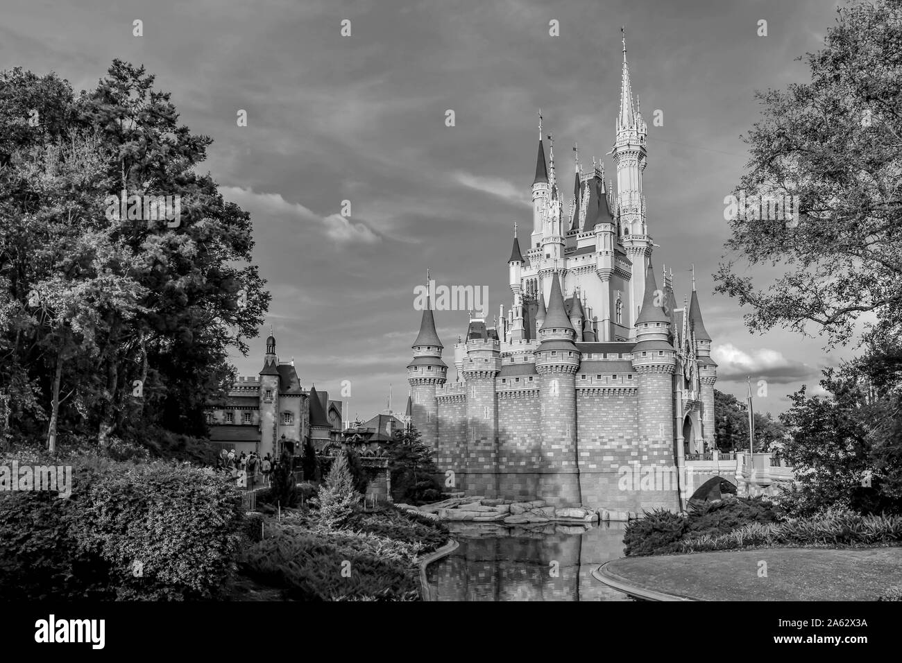 Orlando, Florida. März 19, 2019. Schöne Aussicht auf das Schloss von Cinderella auf Hellblau bewölkter Himmel Hintergrund im Magic Kingdom in Walt Disney World Stockfoto