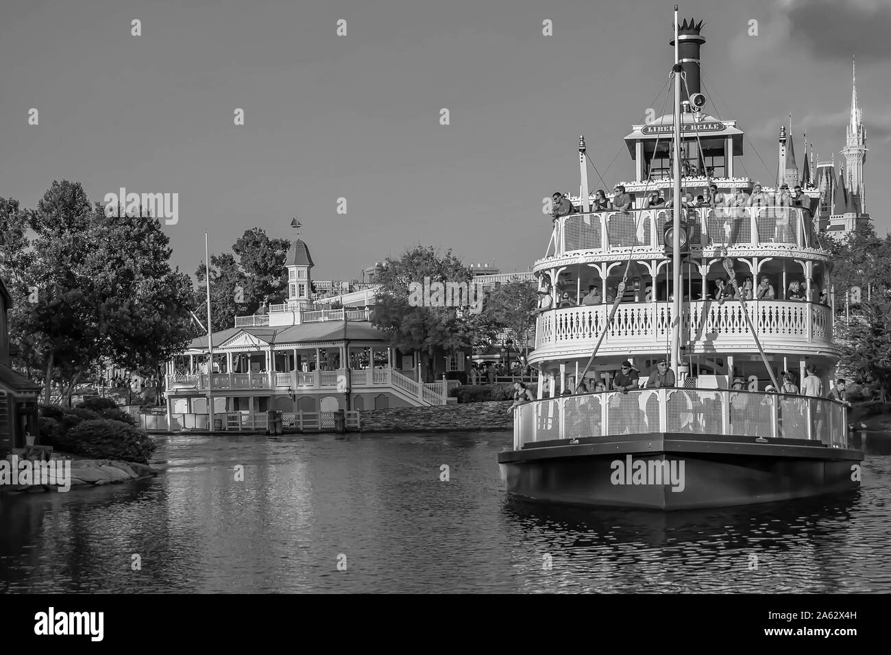 Orlando, Florida. 10. Mai 2019. Panoramablick auf Liberty Square River Boat in Magic Kingdom in Walt Disney World Stockfoto