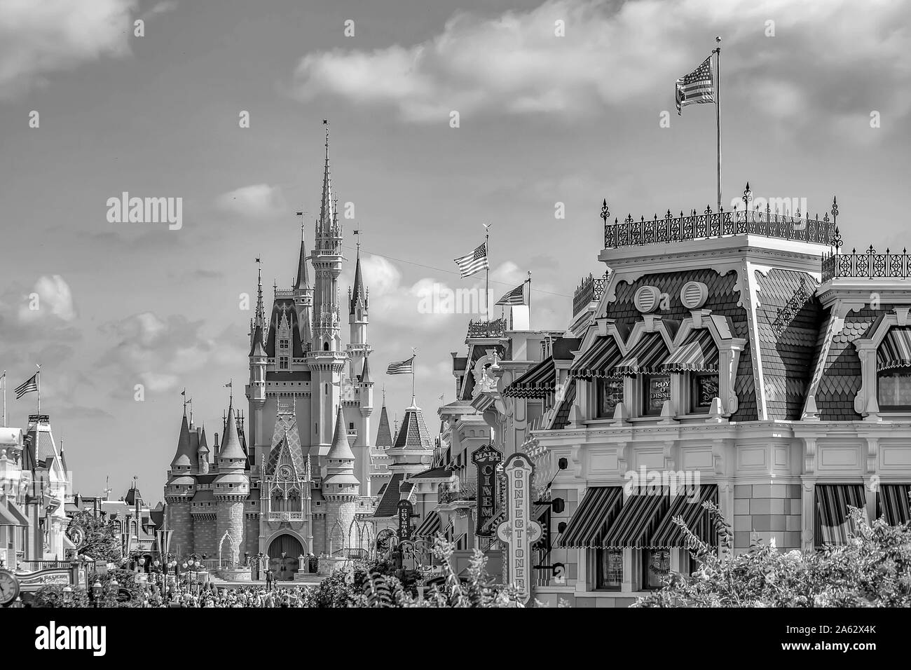 Orlando, Florida. 10. Mai 2019. Blick von oben auf die Hauptstraße und Cinderella Schloss in Magic Kingdom in Walt Disney World Stockfoto