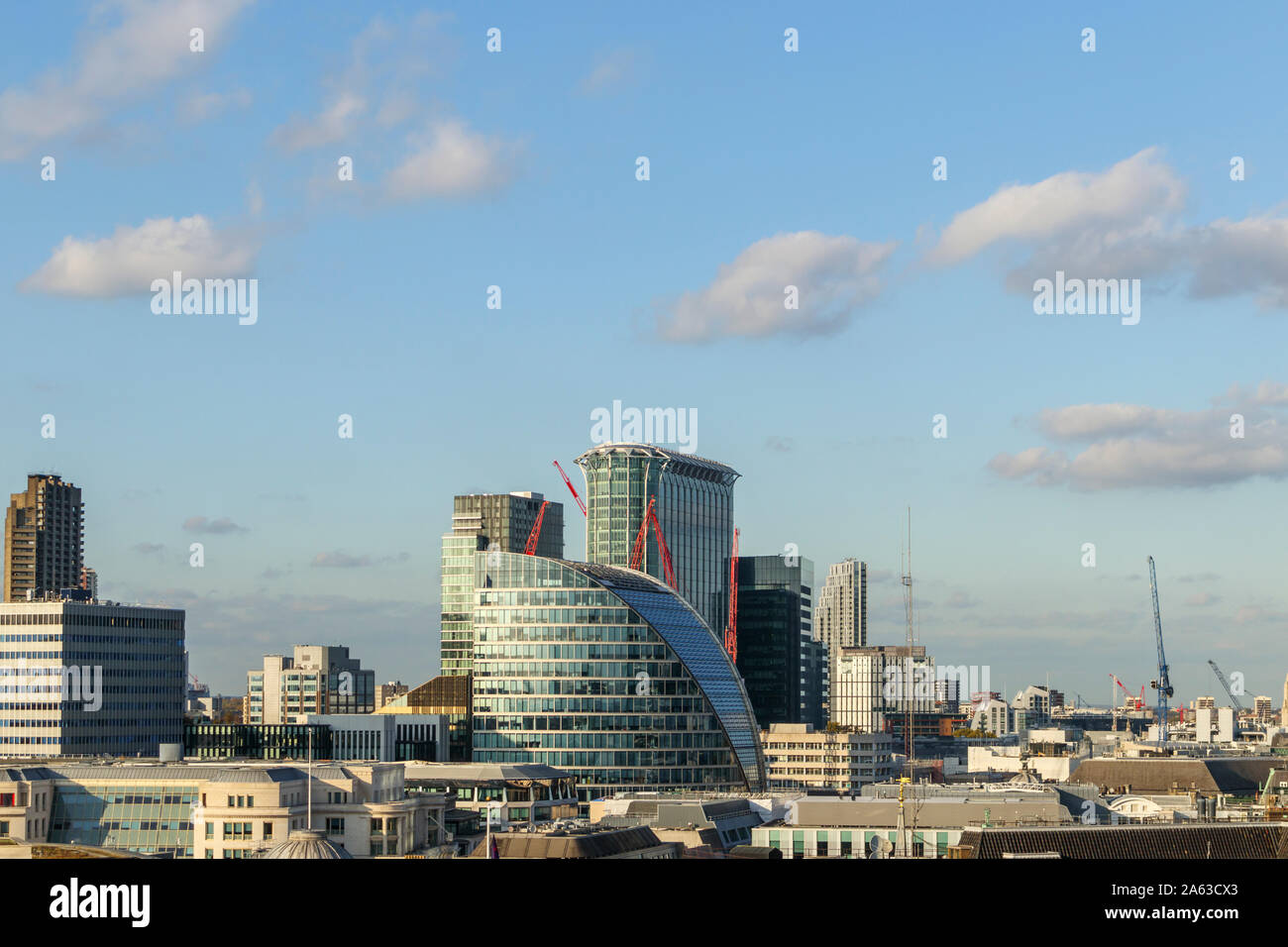 Blick auf die Skyline des modernen Gebäude einschließlich Moor Haus auf London Wall und CityPoint in Ropemaker Street, City of London Financial District, EC2 Stockfoto