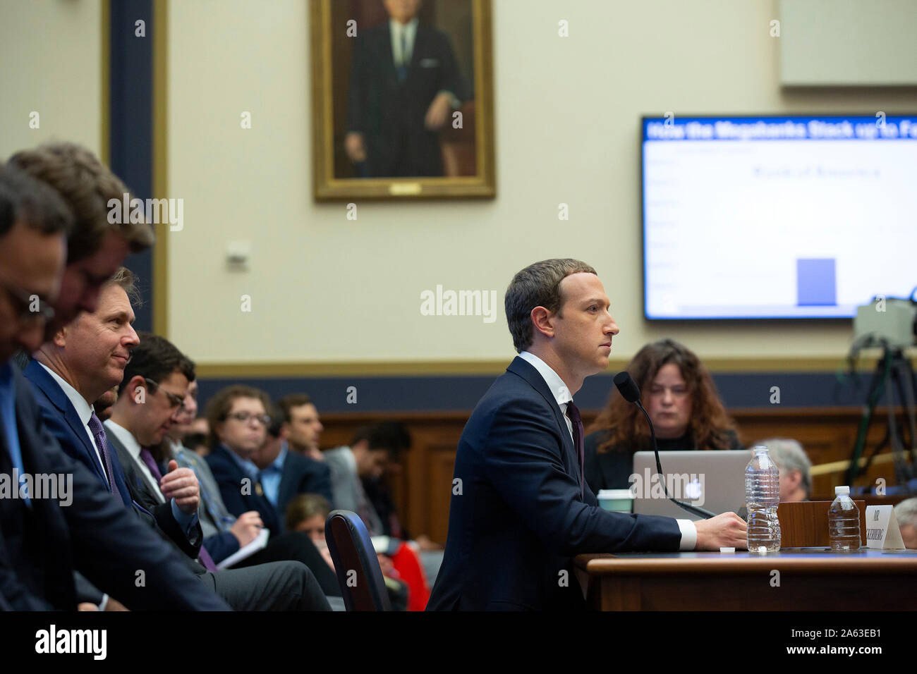 Washington DC, USA. 23 Okt, 2019. Facebook CEO Mark Zuckerberg bezeugt vor den USA Haus Ausschuss für Finanzdienstleistungen im Hinblick auf neue von Facebook cryptocurrency auf dem Capitol Hill in Washington, DC, USA am 23. Oktober 2019. Credit: Stefani Reynolds/CNP/MediaPunch Credit: MediaPunch Inc/Alamy leben Nachrichten Stockfoto