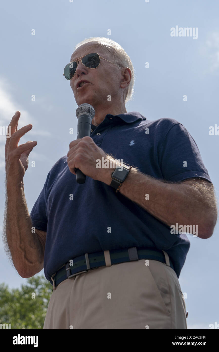 Des Moines, Iowa, USA. 8 Aug, 2019. 2020 Demokratische Hoffnung der ehemalige US-Vizepräsident Joe Biden spricht an der Des Moines Register politischen Sonntagsreden an der Iowa State Fair am 8. August 2019 in Des Moines, Iowa. Credit: Alex Edelman/ZUMA Draht/Alamy leben Nachrichten Stockfoto