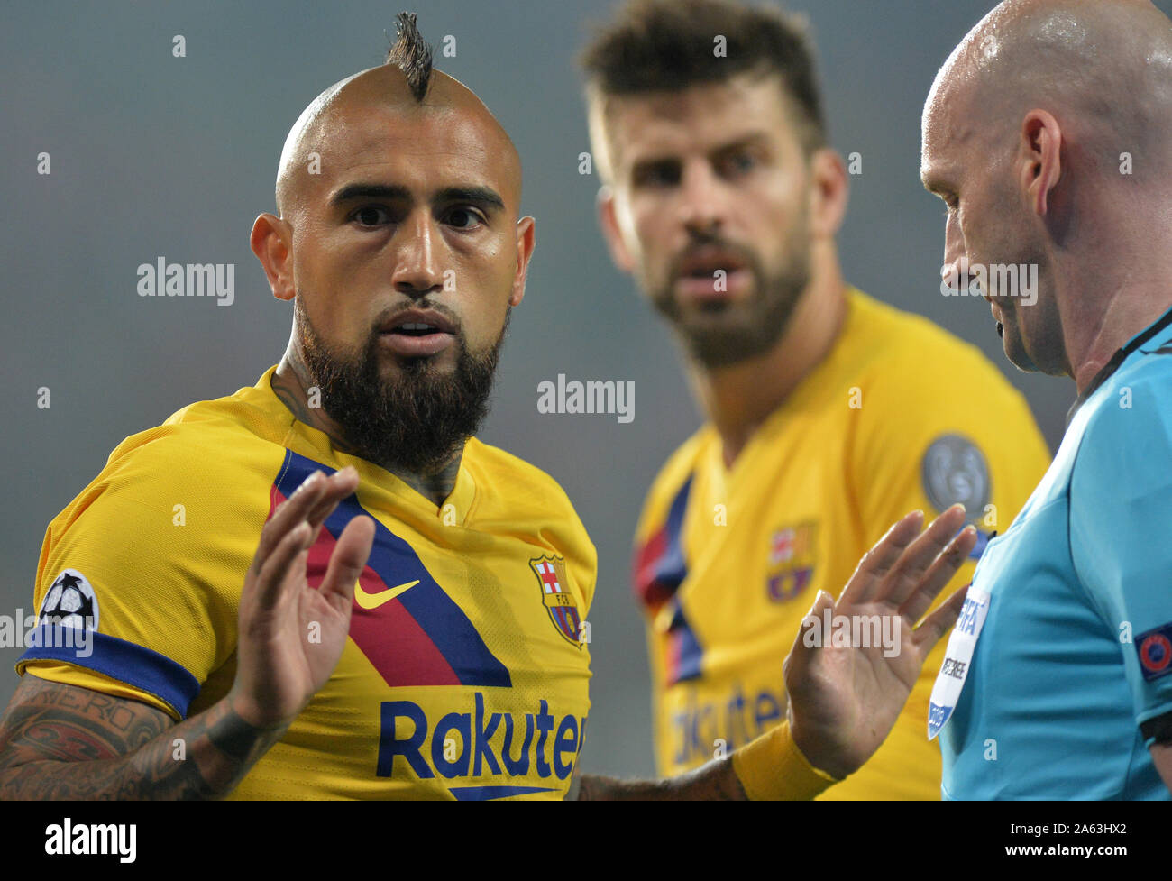 Prag, Tschechische Republik. 23 Okt, 2019. Arturo Vidal von Barcelona in der UEFA Champions League, Gruppe F Fußball Match zwischen Slavia Prag v FC Barcelona im Sinobo Stadion in Prag, am 23. Oktober 2019. Credit: Slavek Ruta/ZUMA Draht/Alamy leben Nachrichten Stockfoto