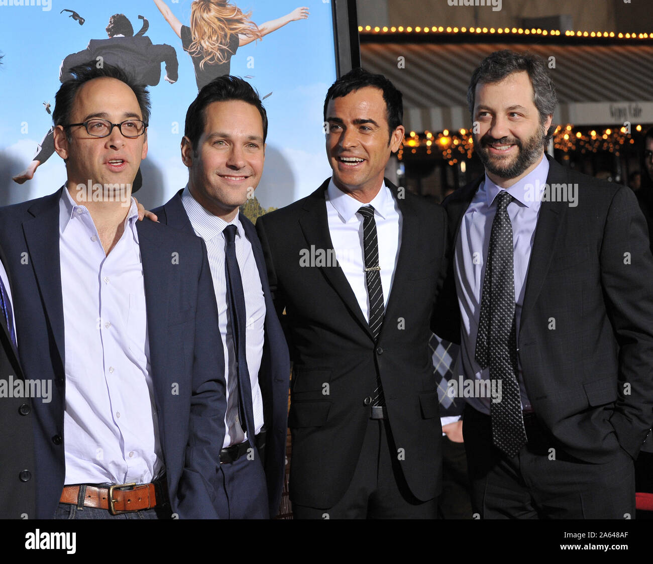 LOS ANGELES, Ca. Februar 16, 2012: Regisseur David Wain (links) mit Paul Rudd, Justin Theroux & Produzent Judd Apatow bei der Weltpremiere des neuen Films 'wanderlust' an der Mann Dorf Theater, Westwood. © 2012 Paul Smith/Featureflash Stockfoto