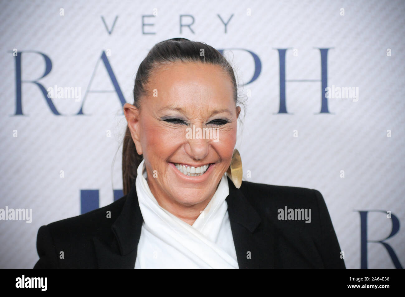 New York, Vereinigte Staaten. 24 Okt, 2019. Donna Karan teilnehmen (s) die sehr RALPH Film Premiere auf der Metropolitan Museum der Kunst in New York City statt. Credit: SOPA Images Limited/Alamy leben Nachrichten Stockfoto