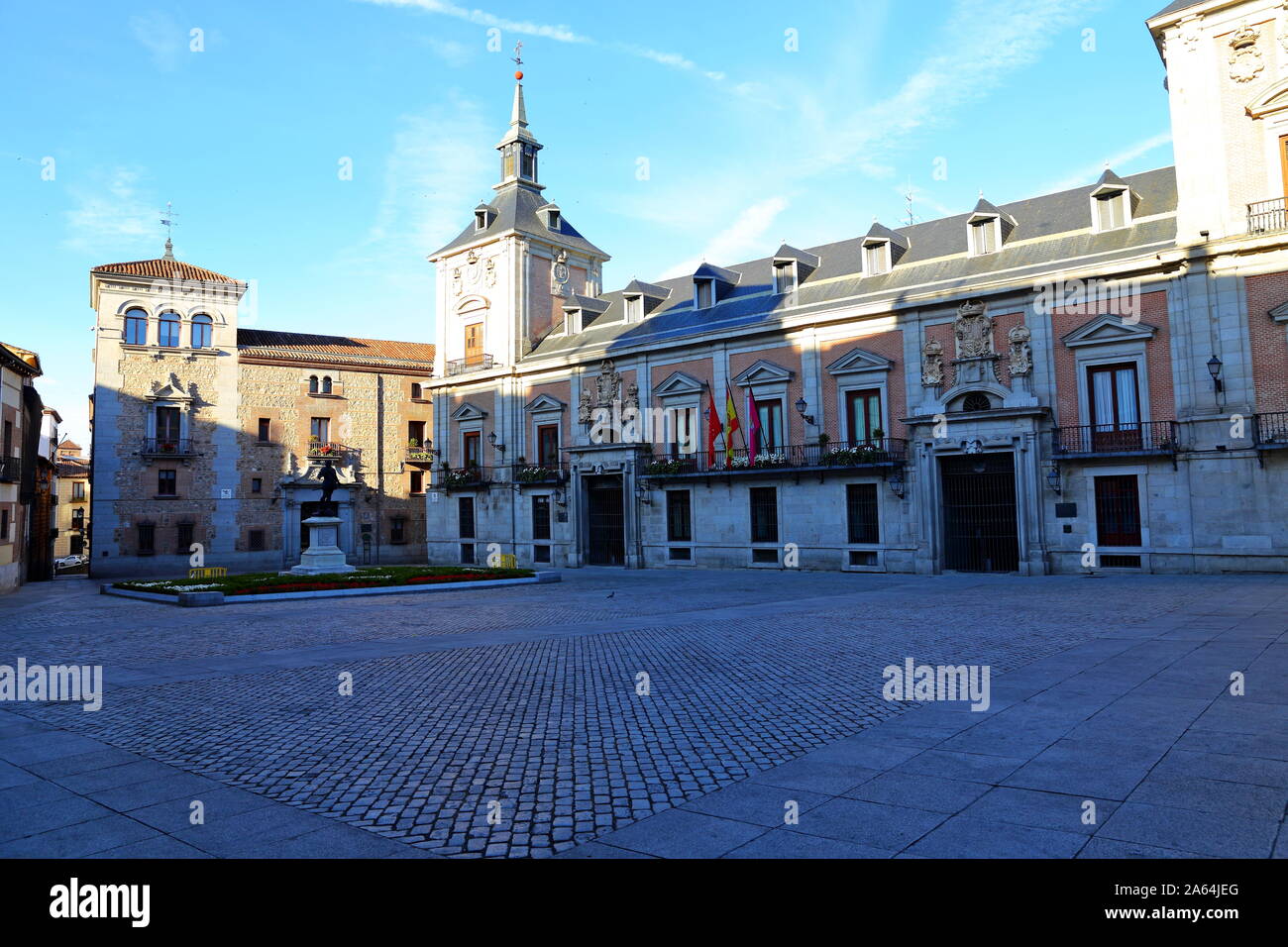 Das Alte Rathaus (Casa de la Villa) und das Haus der Cisneros (Casa de
