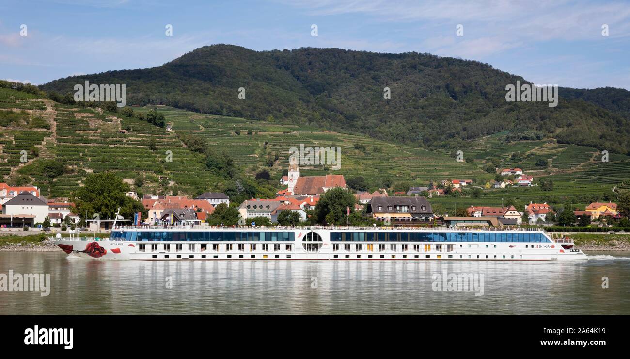 Flusskreuzfahrtschiff AROSA RIVA auf der Donau, Spitz an der Donau, Wachau, Waldviertel, Niederösterreich, Österreich Stockfoto